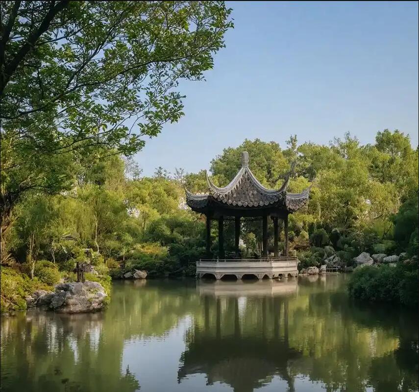 青岛四方倾城餐饮有限公司